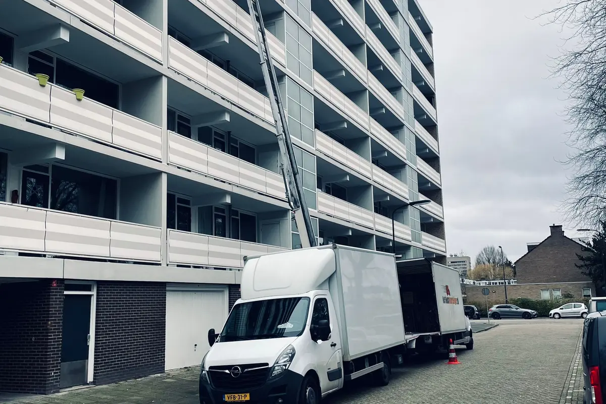 Verhuislift bij hoog appartementencomplex